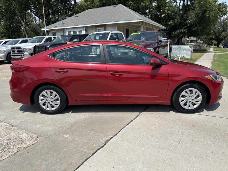 2017 Hyundai ELANTRA SE   - Photo 3 - Topeka, KS 66608