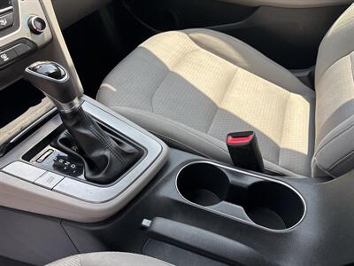 2017 Hyundai ELANTRA SE - Photo 12 - Topeka, KS 66608