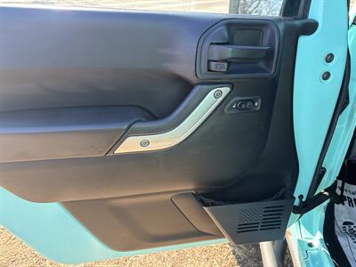 2015 Jeep Wrangler Unlimited Rubicon   - Photo 9 - Topeka, KS 66608