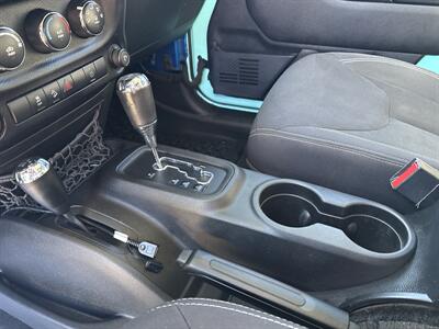 2015 Jeep Wrangler Unlimited Rubicon   - Photo 14 - Topeka, KS 66608