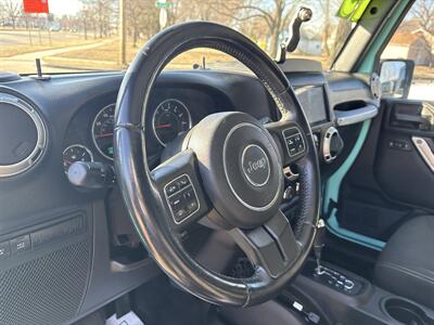 2015 Jeep Wrangler Unlimited Rubicon   - Photo 10 - Topeka, KS 66608