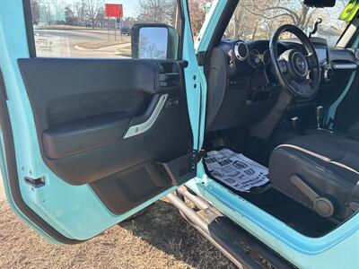 2015 Jeep Wrangler Unlimited Rubicon   - Photo 8 - Topeka, KS 66608