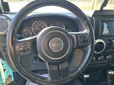 2015 Jeep Wrangler Unlimited Rubicon   - Photo 12 - Topeka, KS 66608
