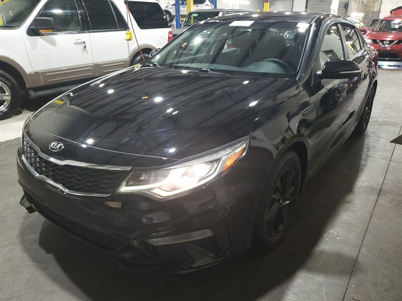 2019 Kia Optima LX   - Photo 1 - Topeka, KS 66608
