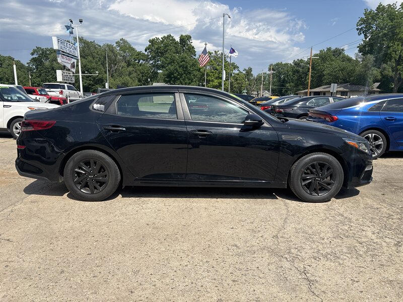 2019 Kia Optima LX - Photo 2 - Topeka, KS 66608