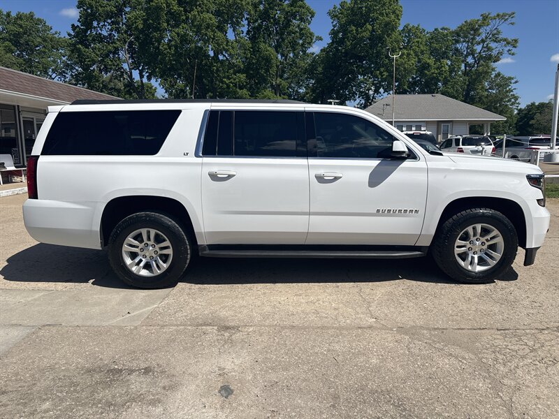 2018 Chevrolet Suburban LT - Photo 2 - Topeka, KS 66608