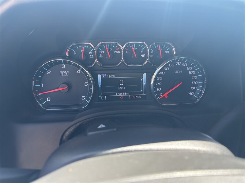 2018 Chevrolet Suburban LT - Photo 20 - Topeka, KS 66608