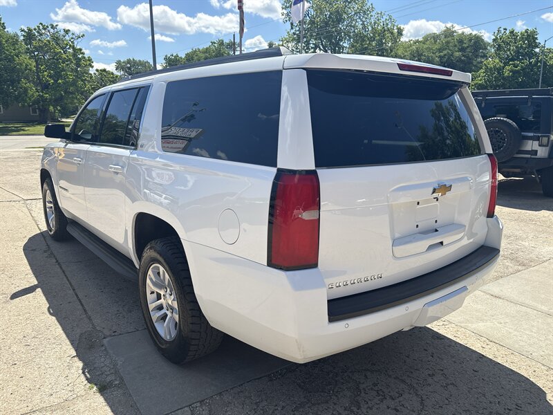 2018 Chevrolet Suburban LT - Photo 5 - Topeka, KS 66608
