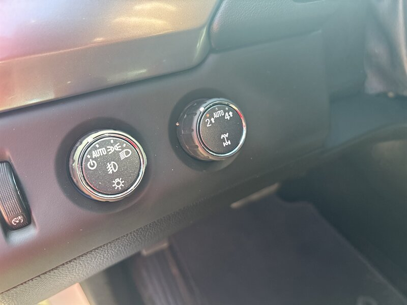2018 Chevrolet Suburban LT - Photo 18 - Topeka, KS 66608