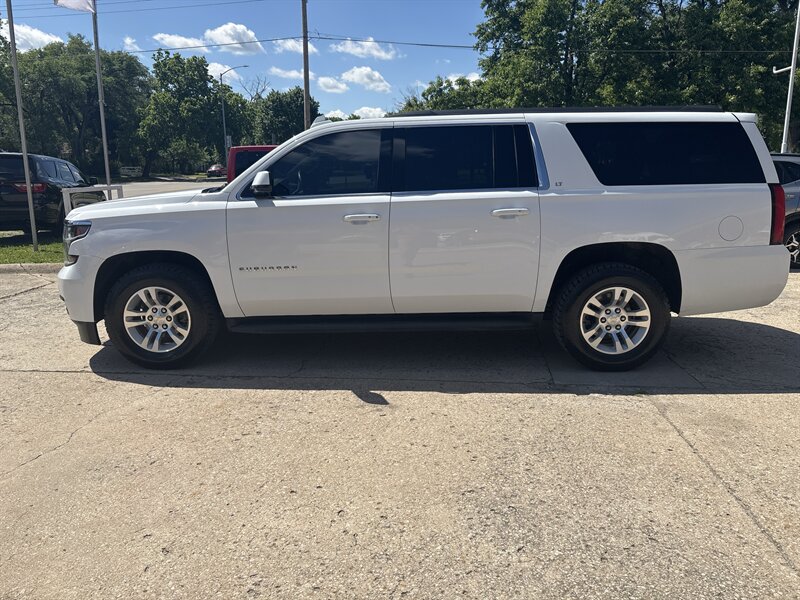 2018 Chevrolet Suburban LT - Photo 6 - Topeka, KS 66608