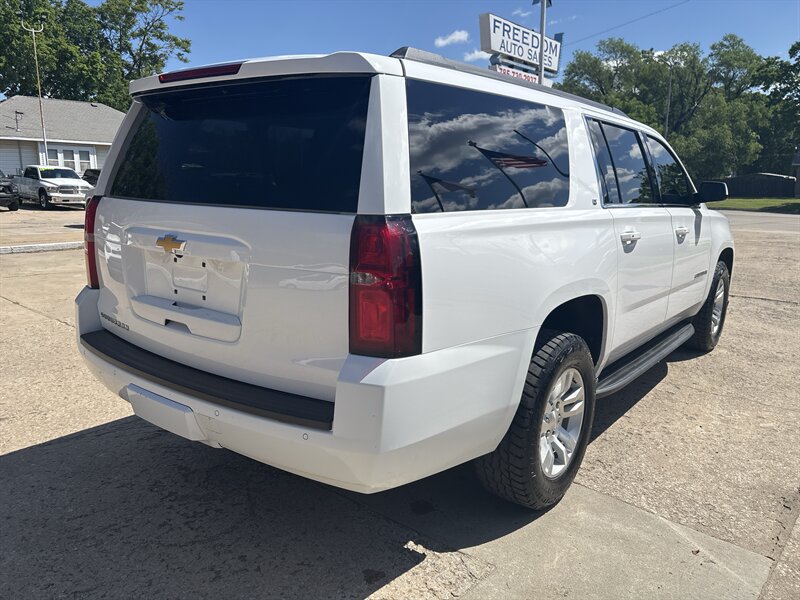 2018 Chevrolet Suburban LT - Photo 3 - Topeka, KS 66608