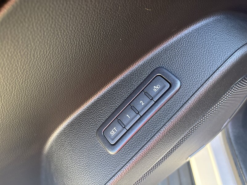 2018 Chevrolet Suburban LT - Photo 14 - Topeka, KS 66608