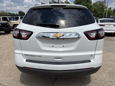 2017 Chevrolet Traverse LT   - Photo 5 - Topeka, KS 66608