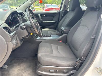 2017 Chevrolet Traverse LT   - Photo 17 - Topeka, KS 66608