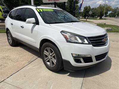 2017 Chevrolet Traverse LT   - Photo 2 - Topeka, KS 66608