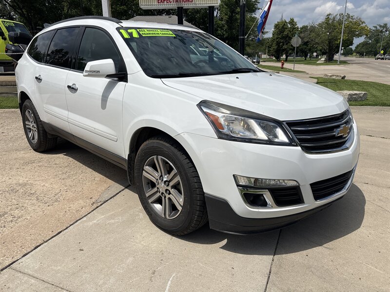 2017 Chevrolet Traverse LT  