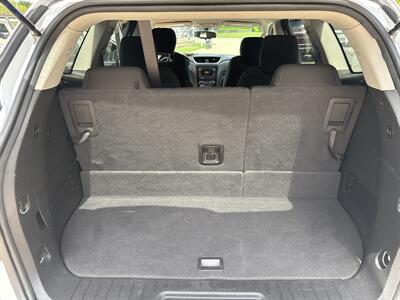 2017 Chevrolet Traverse LT   - Photo 39 - Topeka, KS 66608
