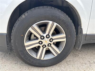 2017 Chevrolet Traverse LT   - Photo 11 - Topeka, KS 66608