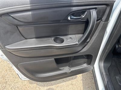 2017 Chevrolet Traverse LT   - Photo 35 - Topeka, KS 66608