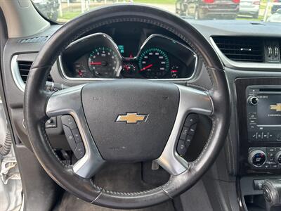 2017 Chevrolet Traverse LT   - Photo 21 - Topeka, KS 66608