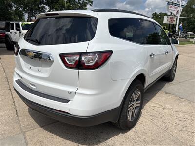 2017 Chevrolet Traverse LT   - Photo 4 - Topeka, KS 66608