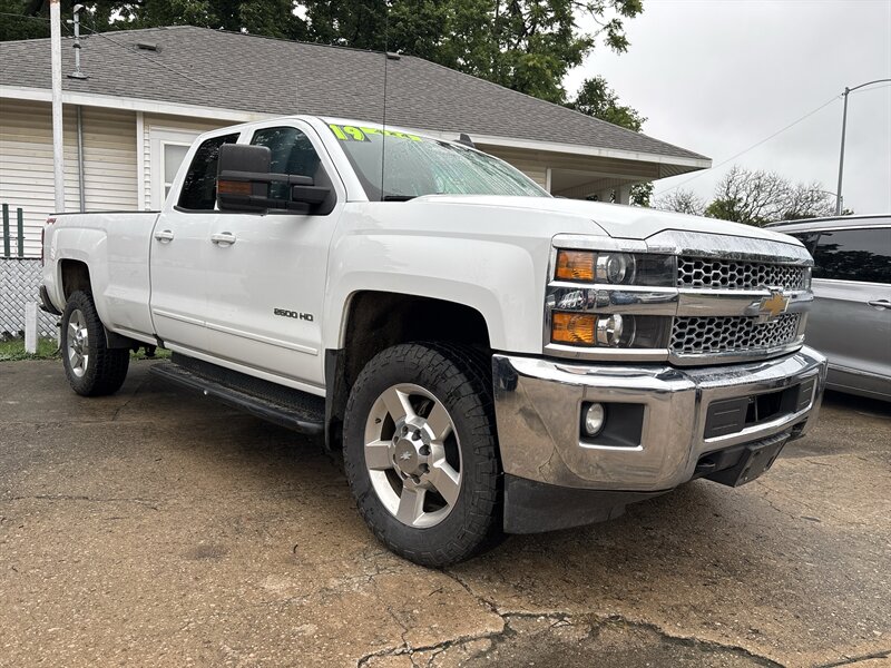 2019 Chevrolet Silverado 2500HD LT   - Photo 2 - Topeka, KS 66608