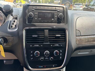 2016 Dodge Grand Caravan SXT   - Photo 25 - Topeka, KS 66608