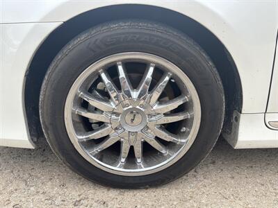 2011 Toyota Avalon Limited   - Photo 10 - Topeka, KS 66608