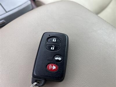 2011 Toyota Avalon Limited   - Photo 35 - Topeka, KS 66608