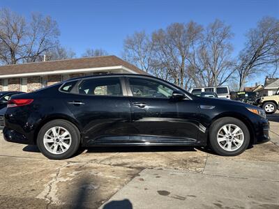 2018 Kia Optima LX   - Photo 2 - Topeka, KS 66608