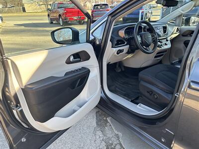 2017 Chrysler Pacifica Touring Plus - Photo 11 - Topeka, KS 66608