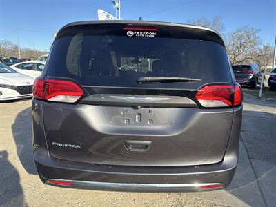 2017 Chrysler Pacifica Touring Plus - Photo 4 - Topeka, KS 66608