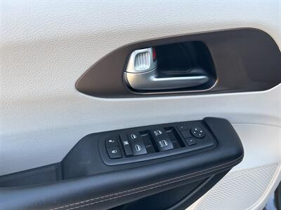 2017 Chrysler Pacifica Touring Plus - Photo 12 - Topeka, KS 66608