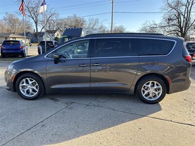 2017 Chrysler Pacifica Touring Plus - Photo 6 - Topeka, KS 66608
