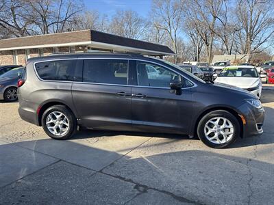 2017 Chrysler Pacifica Touring Plus - Photo 2 - Topeka, KS 66608
