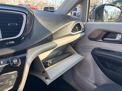 2017 Chrysler Pacifica Touring Plus - Photo 27 - Topeka, KS 66608