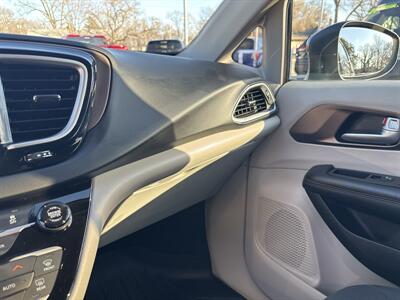 2017 Chrysler Pacifica Touring Plus - Photo 26 - Topeka, KS 66608