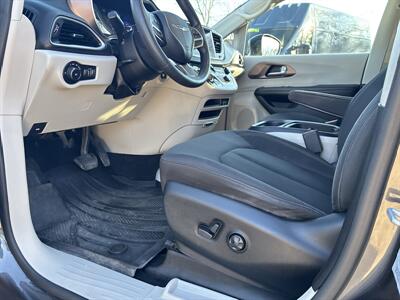 2017 Chrysler Pacifica Touring Plus - Photo 13 - Topeka, KS 66608