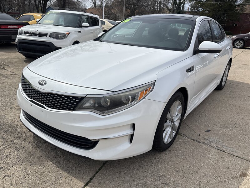 2016 Kia Optima EX - Photo 7 - Topeka, KS 66608