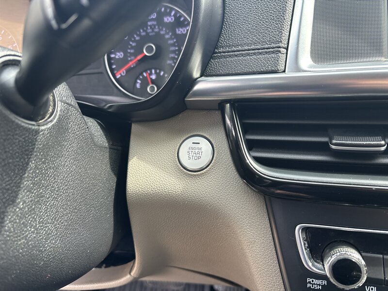 2016 Kia Optima EX - Photo 16 - Topeka, KS 66608