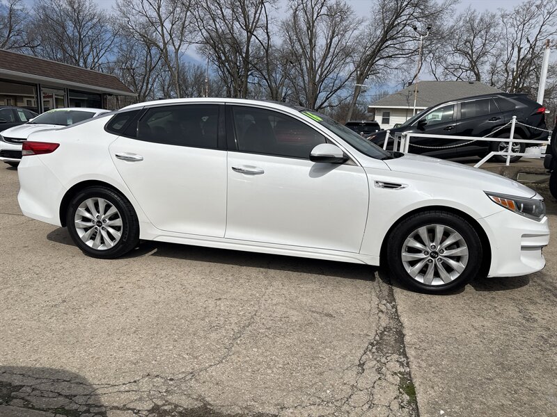 2016 Kia Optima EX - Photo 2 - Topeka, KS 66608