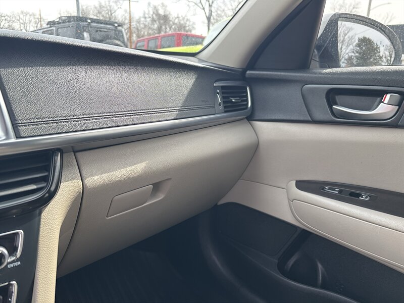 2016 Kia Optima EX - Photo 19 - Topeka, KS 66608