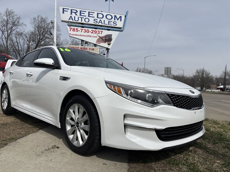 2016 Kia Optima EX   - Photo 1 - Topeka, KS 66608