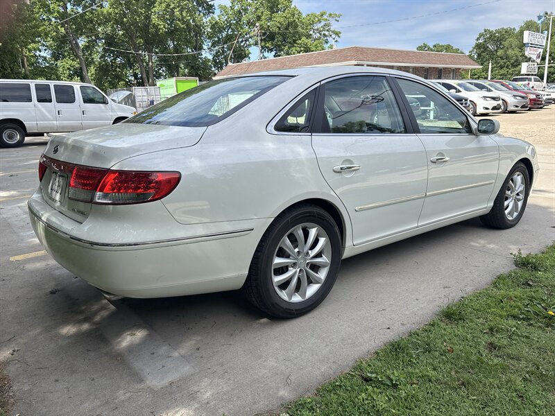 2006 Hyundai Azera SE - Photo 4 - Topeka, KS 66608