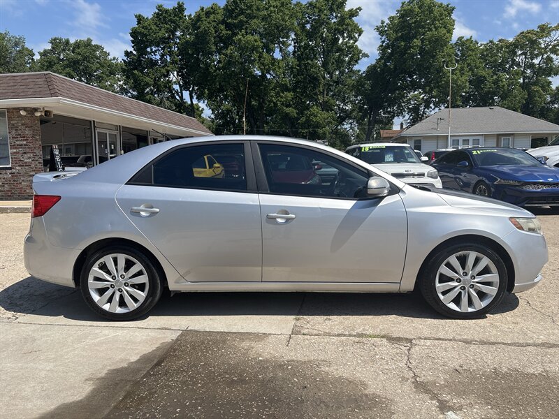 2011 Kia Forte SX   - Photo 2 - Topeka, KS 66608