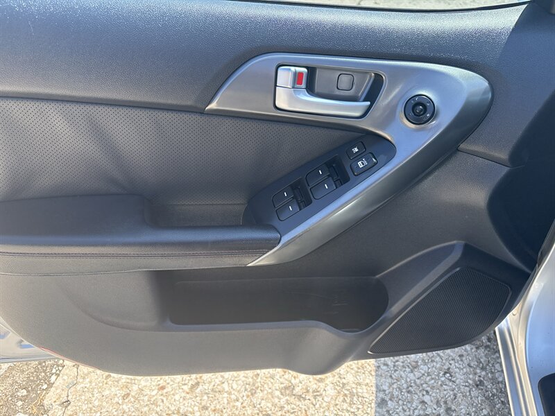 2011 Kia Forte SX   - Photo 11 - Topeka, KS 66608