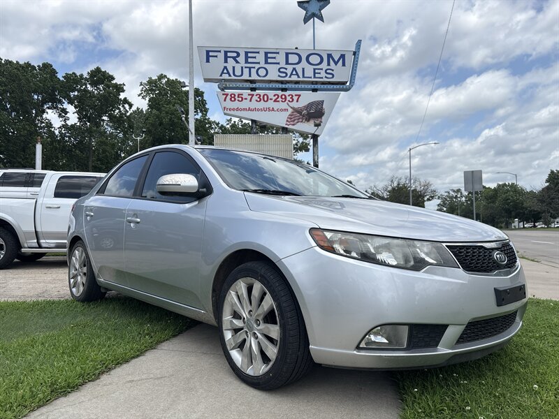 2011 Kia Forte SX   - Photo 1 - Topeka, KS 66608