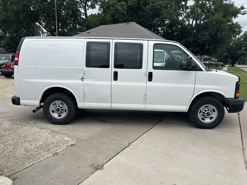 2015 GMC Savana 2500   - Photo 4 - Topeka, KS 66608