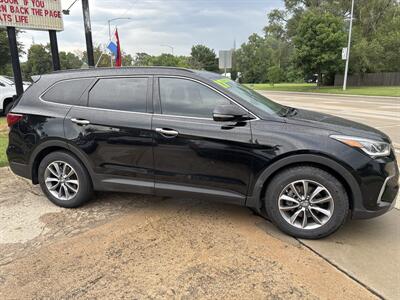 2017 Hyundai SANTA FE SE   - Photo 2 - Topeka, KS 66608