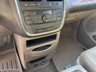 2015 Chrysler Town & Country Touring - Photo 19 - Topeka, KS 66608